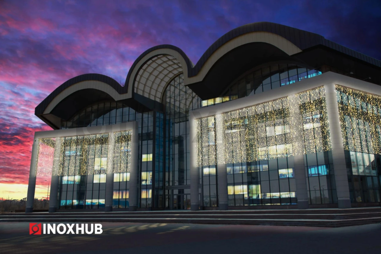 Гирлянда Занавес 2×6м, 220В, IP65, черная резина 2.3мм, ТЕПЛЫЙ БЕЛЫЙ, 030540 фото Иноксхаб